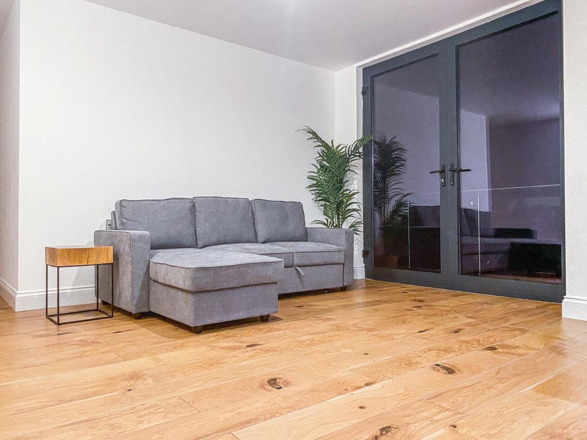 2 Bedroom City Centre Apartment With Parking Бедфорд Екстериор снимка
