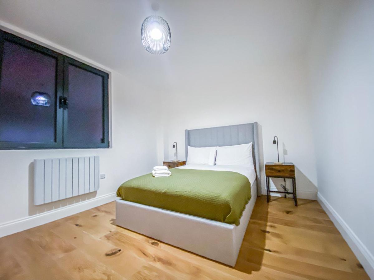 2 Bedroom City Centre Apartment With Parking Бедфорд Екстериор снимка