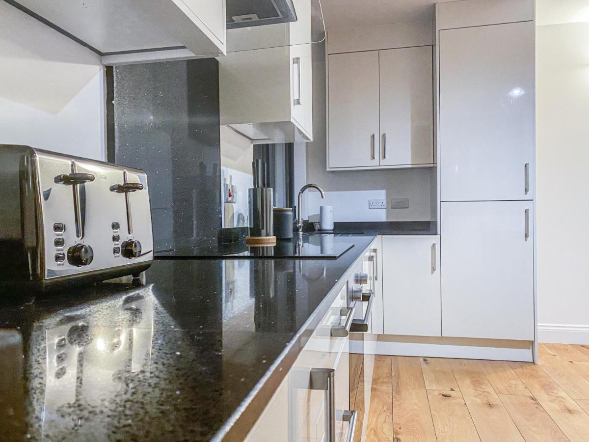 2 Bedroom City Centre Apartment With Parking Бедфорд Екстериор снимка