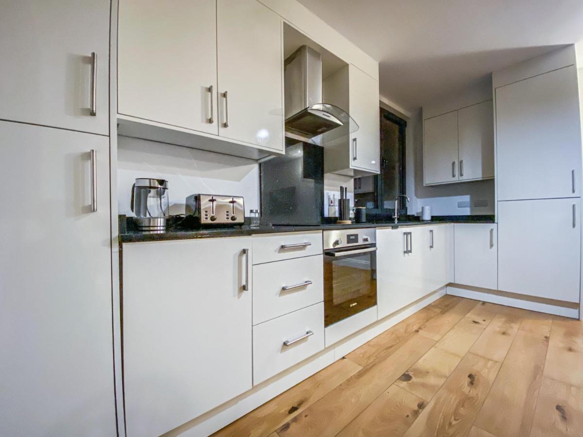 2 Bedroom City Centre Apartment With Parking Бедфорд Екстериор снимка