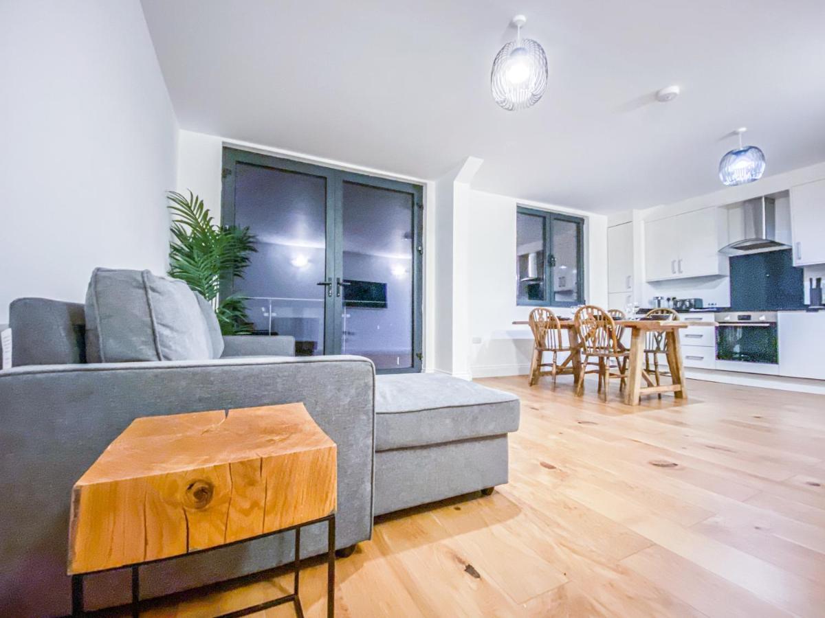2 Bedroom City Centre Apartment With Parking Бедфорд Екстериор снимка