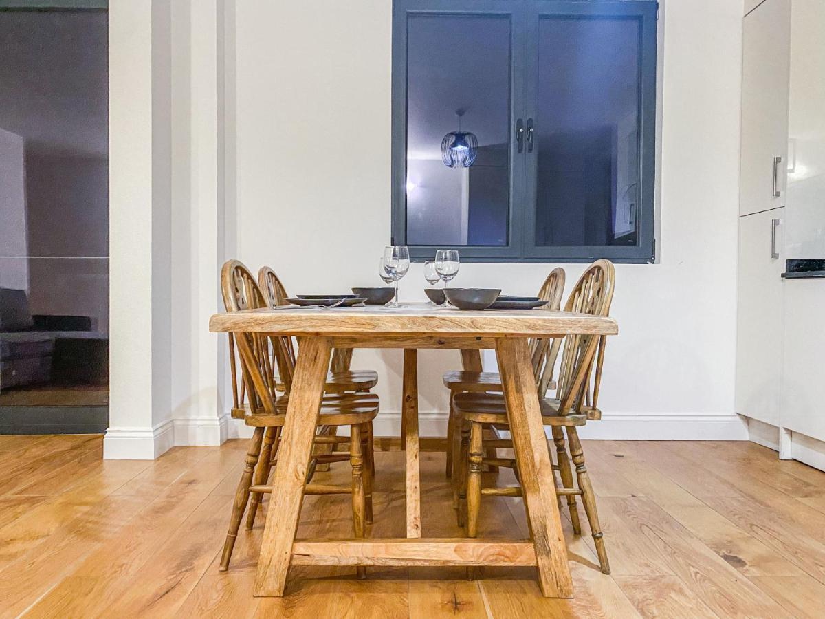 2 Bedroom City Centre Apartment With Parking Бедфорд Екстериор снимка