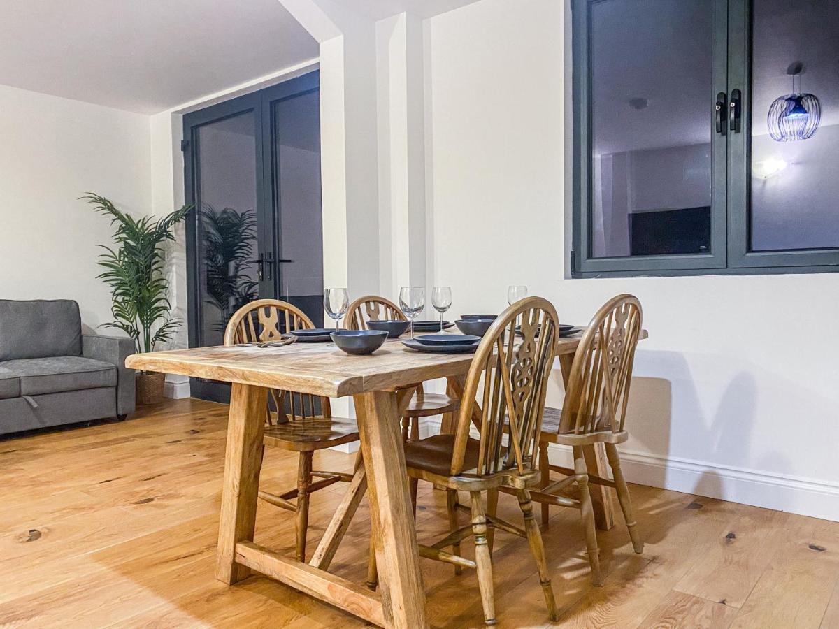 2 Bedroom City Centre Apartment With Parking Бедфорд Екстериор снимка