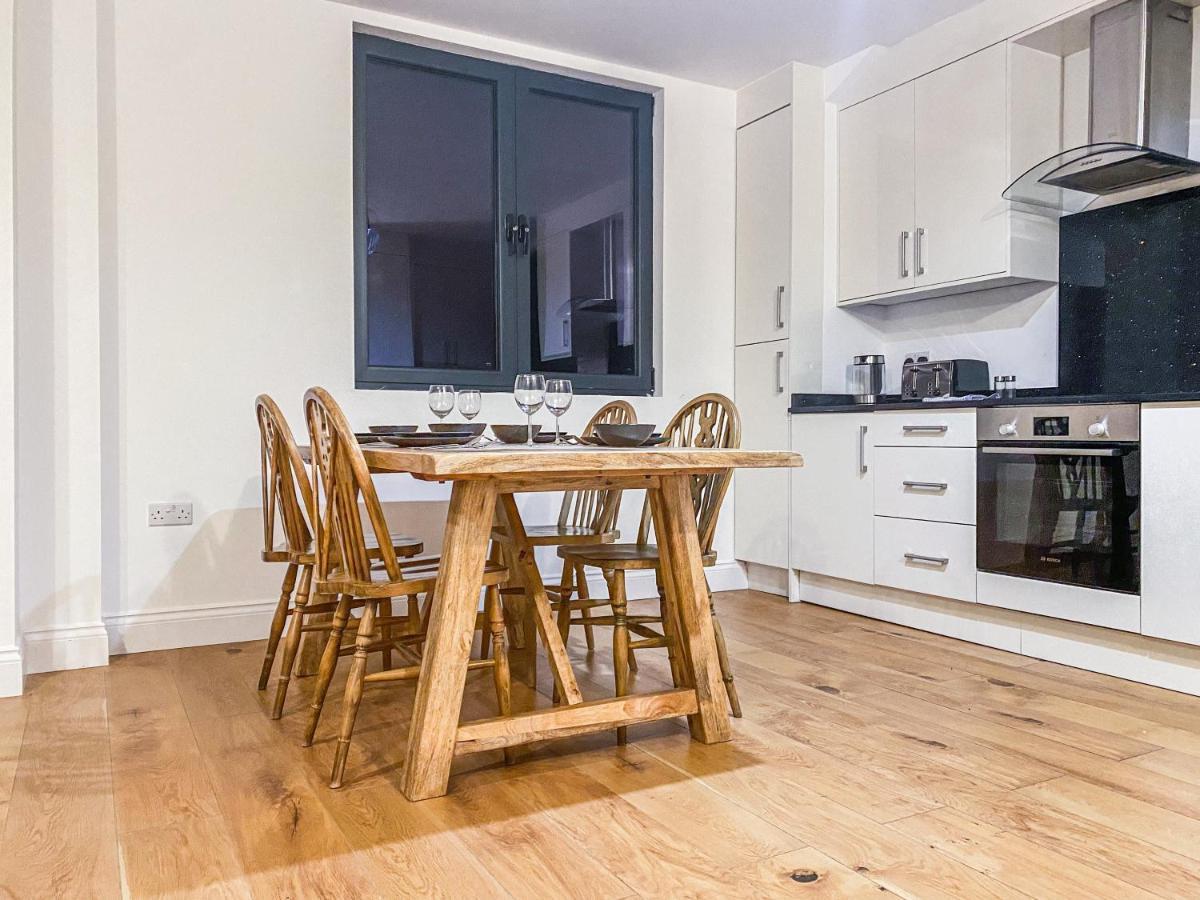 2 Bedroom City Centre Apartment With Parking Бедфорд Екстериор снимка