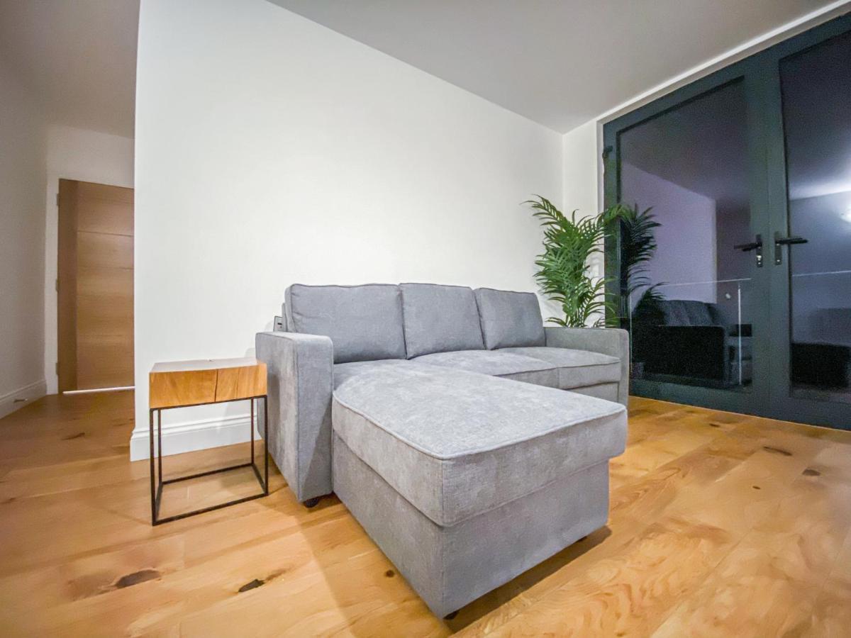 2 Bedroom City Centre Apartment With Parking Бедфорд Екстериор снимка