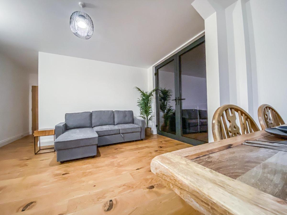 2 Bedroom City Centre Apartment With Parking Бедфорд Екстериор снимка